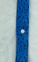 Load image into Gallery viewer, Water Drop Collar Cooler with snap closure